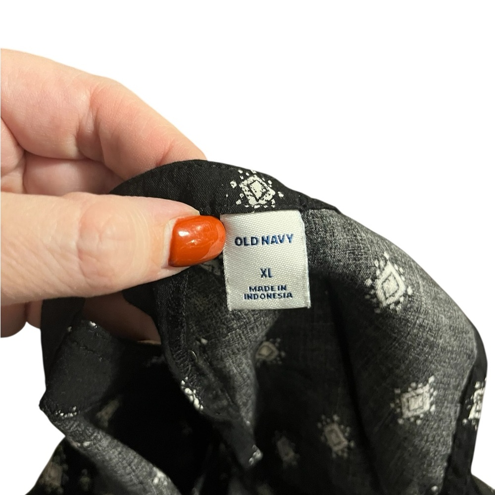 Old Navy Black and White Patterned Tank Top Blouse - Picture 7 of 9